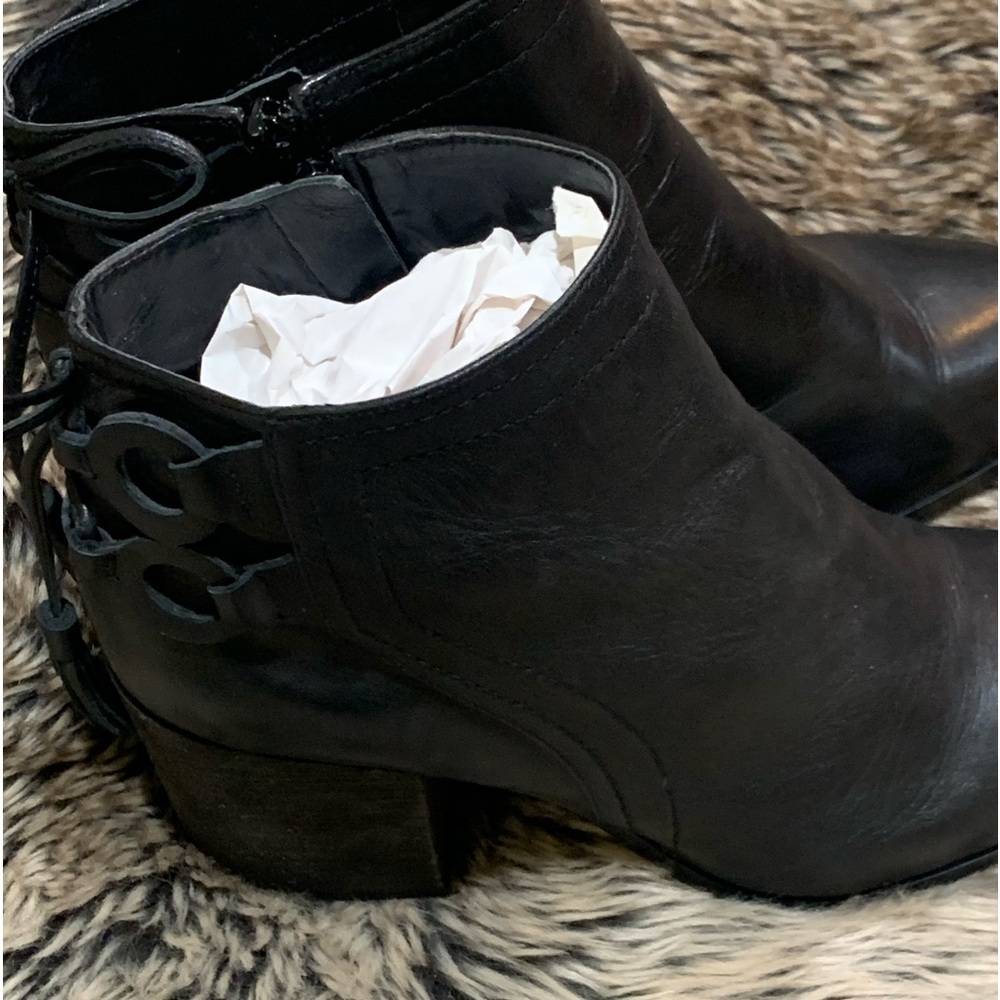 Vince Camuto VC-MELLIA Leather heeled ankle boot Size 9